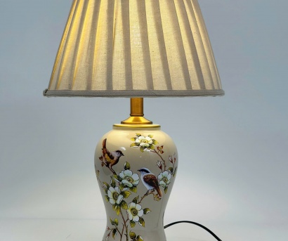 Đèn Bàn Gốm Sứ Sân Vườn Cao Cấp DB101 – Kiệt Tác Vẽ Hoa Văn Chim Chóc Tân Cổ Điển Sang Trọng Đuôi Bóng E27
