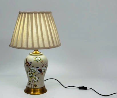Đèn Bàn Gốm Sứ Sân Vườn Cao Cấp DB101 – Kiệt Tác Vẽ Hoa Văn Chim Chóc Tân Cổ Điển Sang Trọng Đuôi Bóng E27