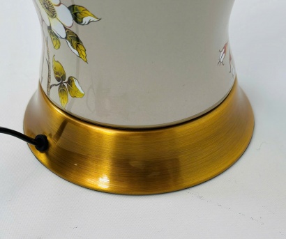 Đèn Bàn Gốm Sứ Sân Vườn Cao Cấp DB101 – Kiệt Tác Vẽ Hoa Văn Chim Chóc Tân Cổ Điển Sang Trọng Đuôi Bóng E27