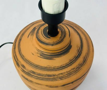 Đèn Bàn Cao Cấp DB95 – Đèn Trang Trí Thân Gốm Vân Gỗ Mộc Mạc Phong Cách Wabi-Sabi Tối Giản Cho Phòng Ngủ Và Phòng Khách