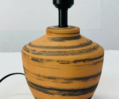 Đèn Bàn Cao Cấp DB95 – Đèn Trang Trí Thân Gốm Vân Gỗ Mộc Mạc Phong Cách Wabi-Sabi Tối Giản Cho Phòng Ngủ Và Phòng Khách