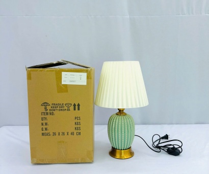 Đèn Bàn Cao Cấp DB70 – Đèn Trang Trí Gốm Sứ Sọc Dọc Màu Xanh Ngọc Tươi Mới Hiện Đại Cho Phòng Ngủ Và Phòng Khách